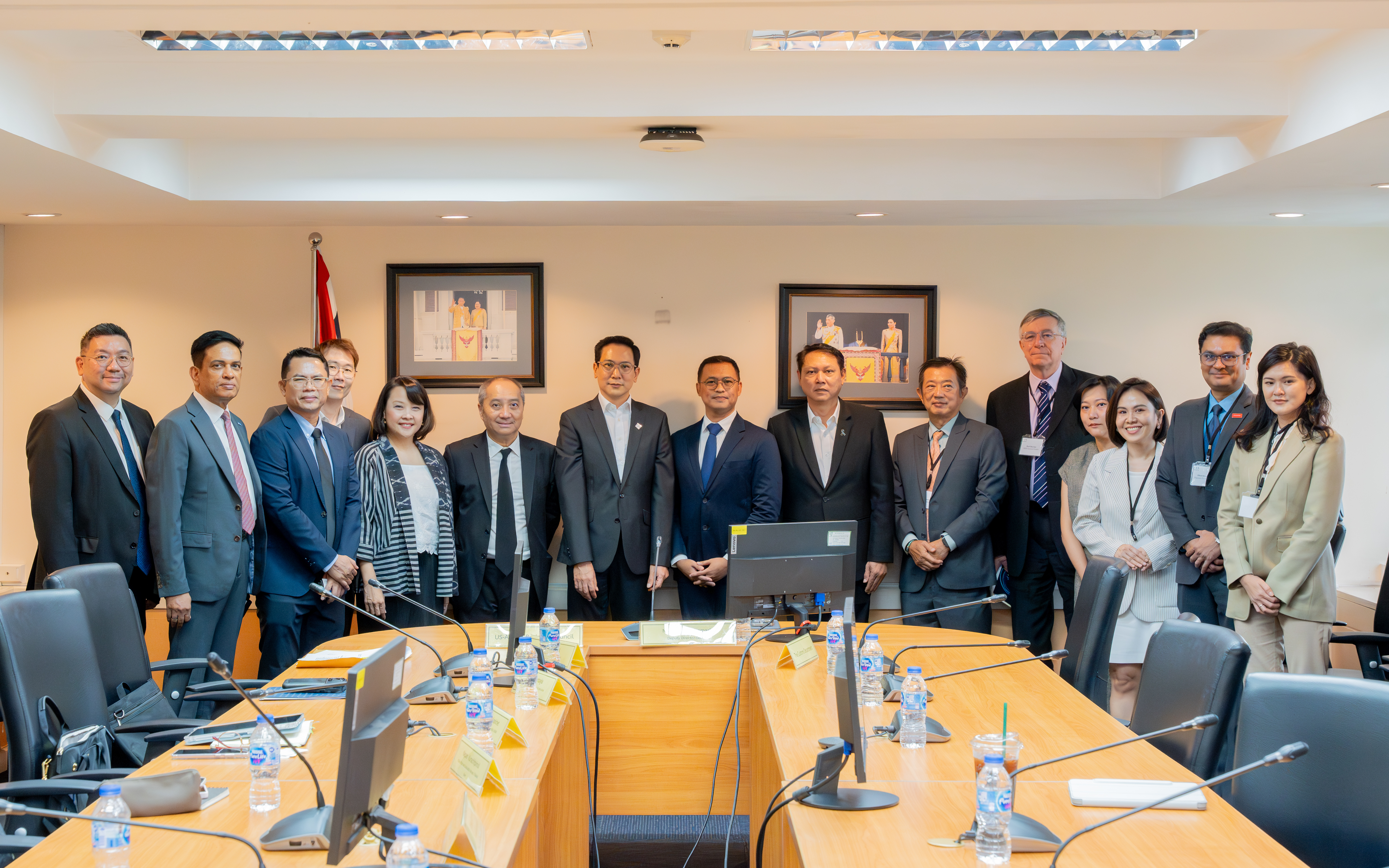 สำนักงานเศรษฐกิจการคลัง (สศค.) ได้จัดการประชุมหารือระหว่างกระทรวงการคลัง กับสภาธุรก...