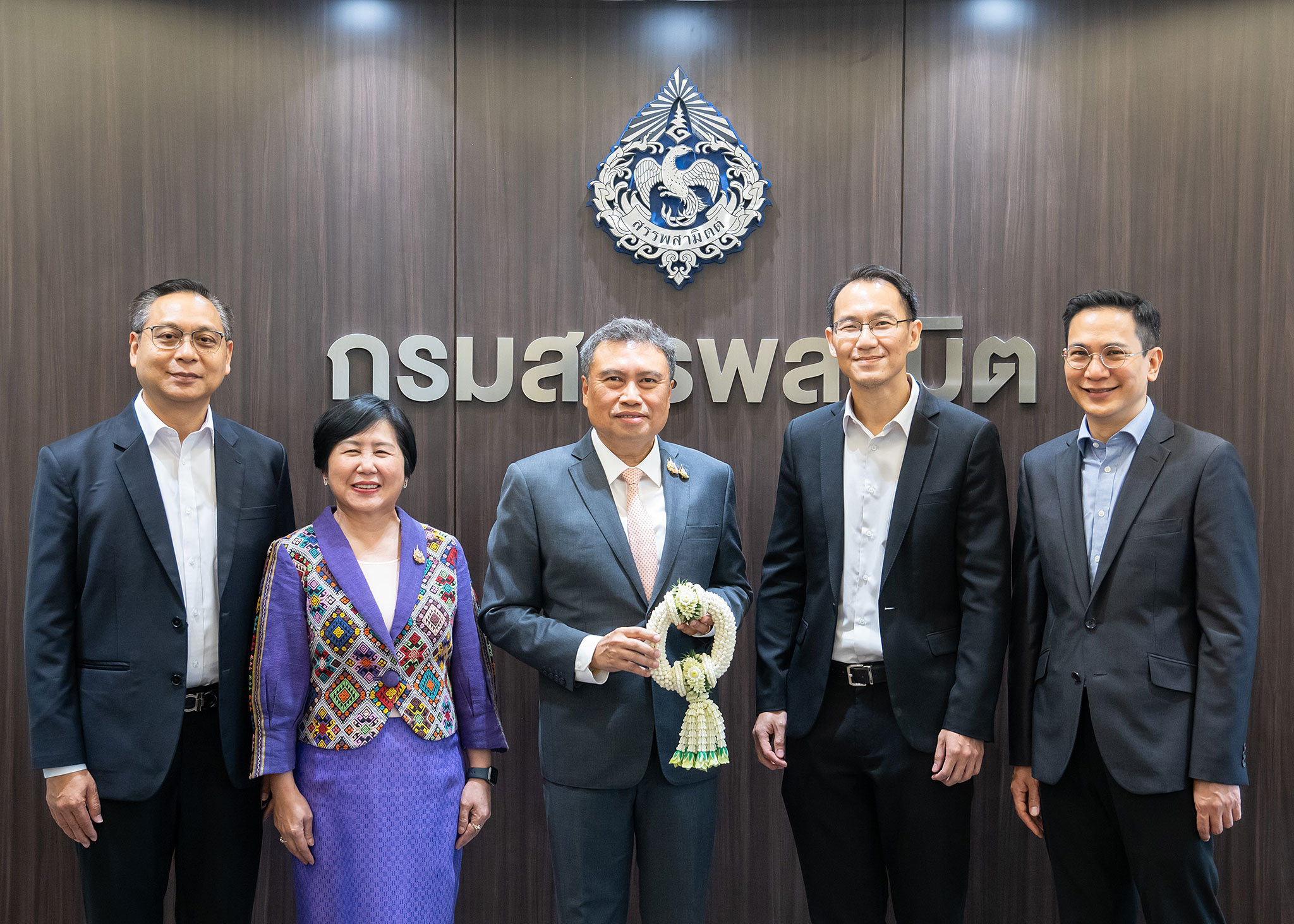 นายสิทธิรัตน์ ดรงคมาศ ที่ปรึกษาด้านเศรษฐกิจการคลัง สำนักงานเศรษฐกิจการคลัง พร้อมด...