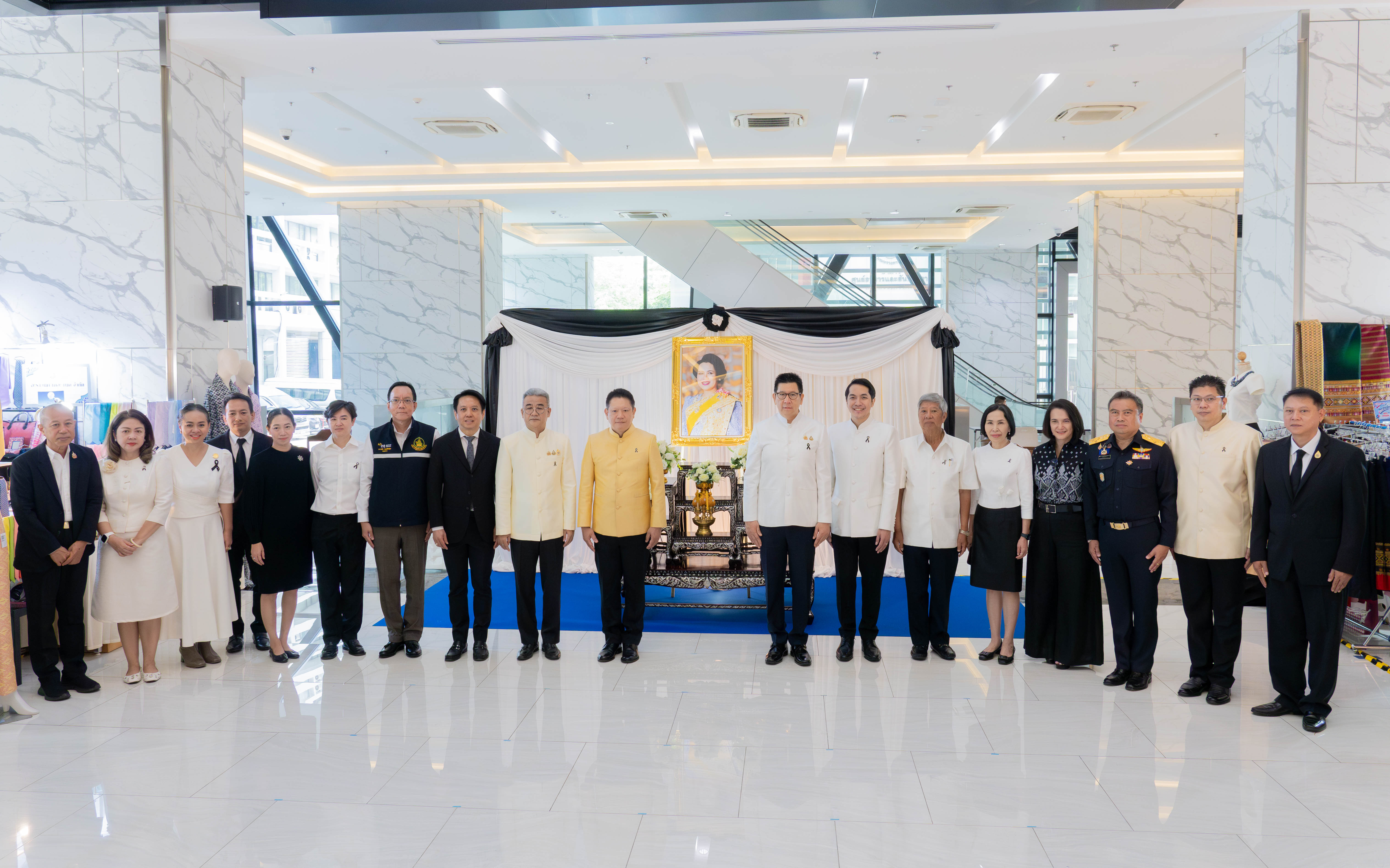 สำนักงานเศรษฐกิจการคลัง (สศค.) ร่วมชมนิทรรศการเทิดพระเกียรติสมเด็จพระนางเจ้าสิริกิต...