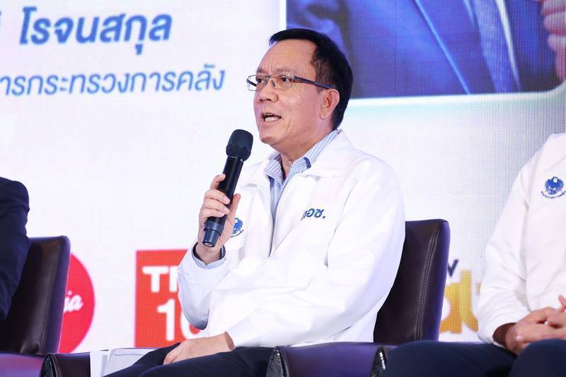 นายวโรทัย โกศลพิศิษฐ์กุล ที่ปรึกษาด้านเศรษฐกิจระหว่างประเทศ สำนักงานเศรษฐกิจการคลัง ร...