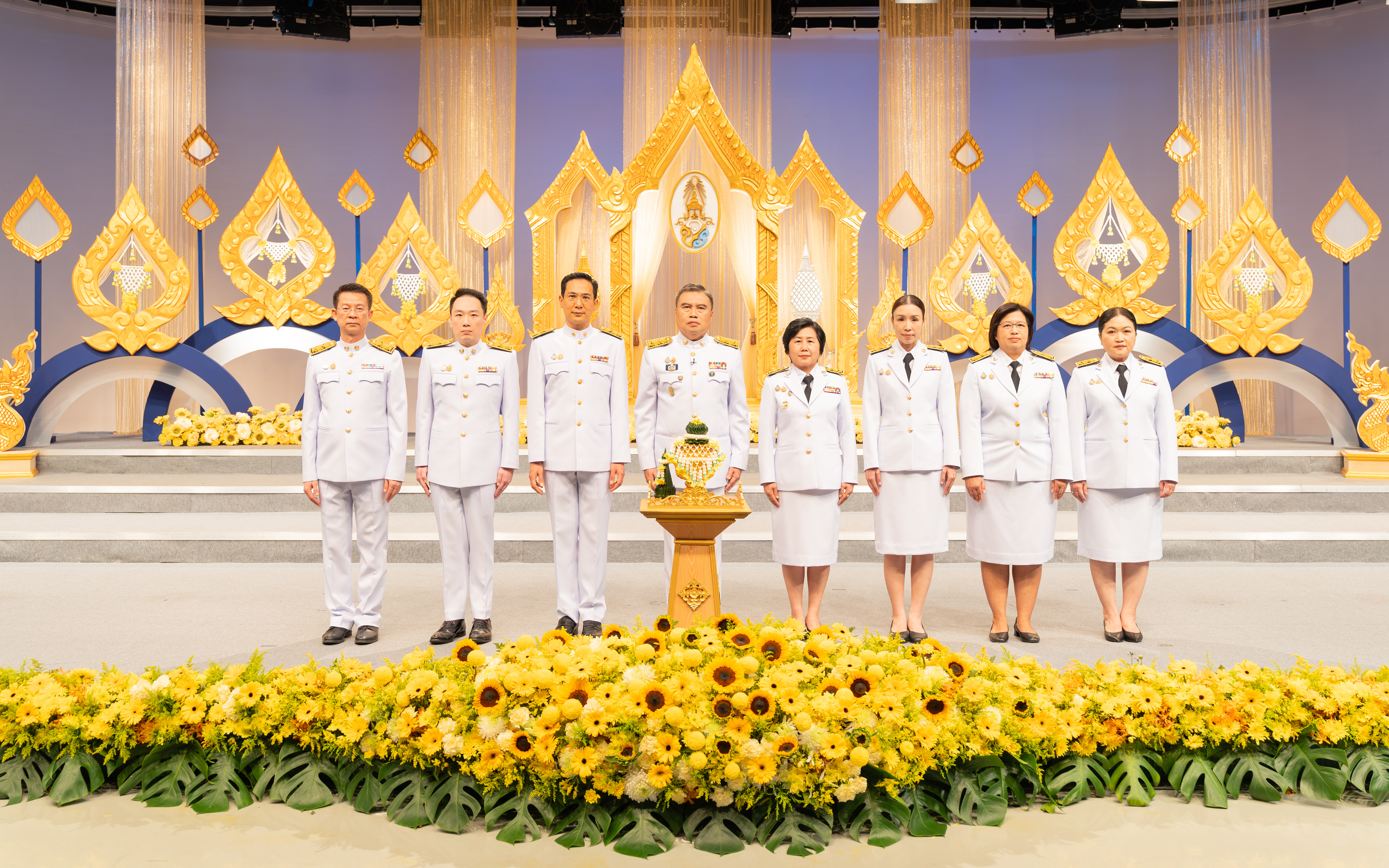 นายพรชัย ฐีระเวช ผู้อำนวยการสำนักงานเศรษฐกิจการคลัง พร้อมด้วยคณะผู้บริหาร ข้าราชการ สำน...