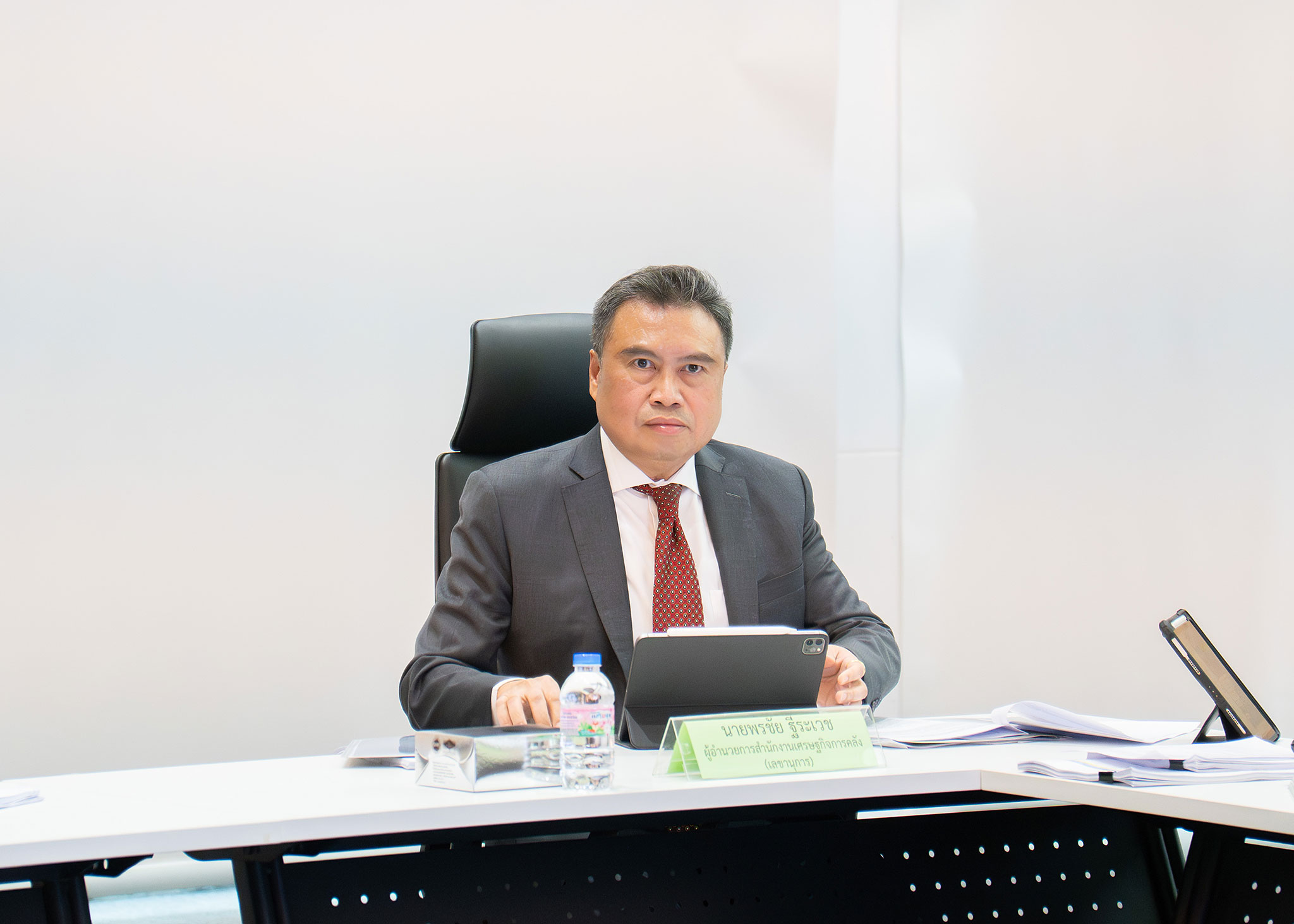 นายพรชัย ฐีระเวช ผู้อำนวยการสำนักงานเศรษฐกิจการคลัง เข้าร่วมการประชุมอนุกรรมการกล...