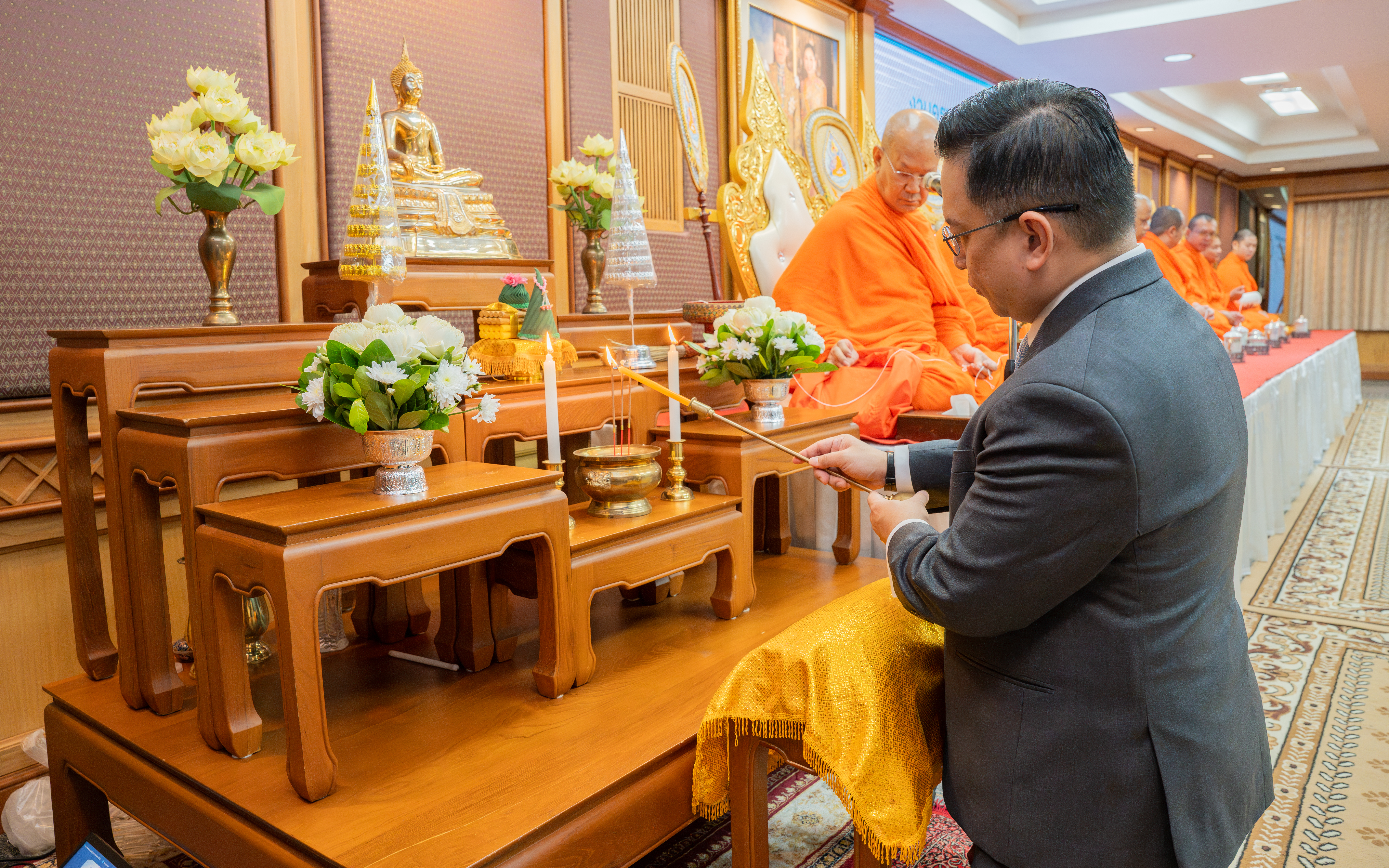 นายวินิจ วิเศษสุวรรณภูมิ ผู้อำนวยการสำนักงานเศรษฐกิจการคลัง พร้อมด้วยคณะผู้บริหาร และบ...