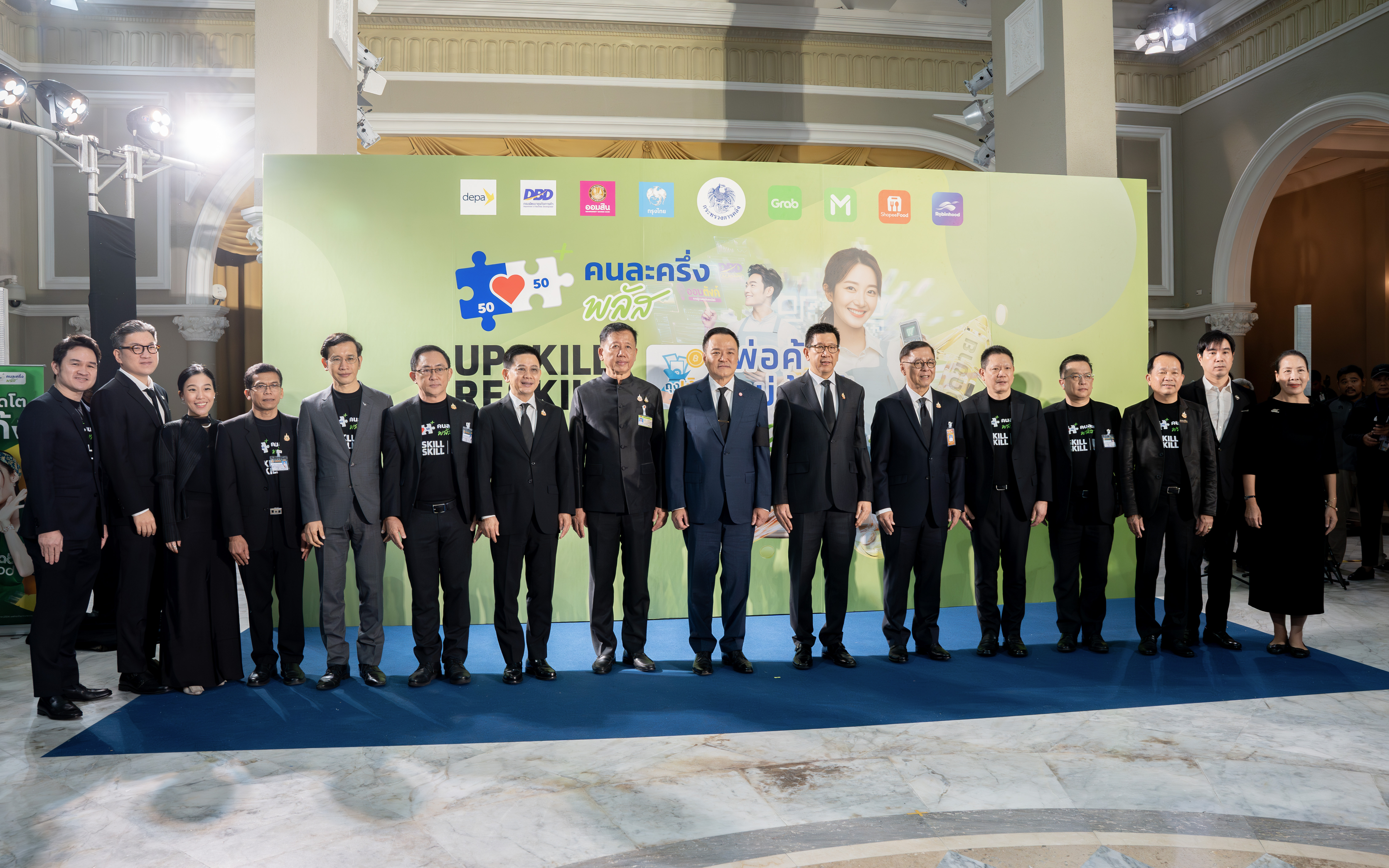 นายวินิจ วิเศษสุวรรณภูมิ ผู้อำนวยการสำนักงานเศรษฐกิจการคลัง ร่วมเยี่ยมชมบูธก...