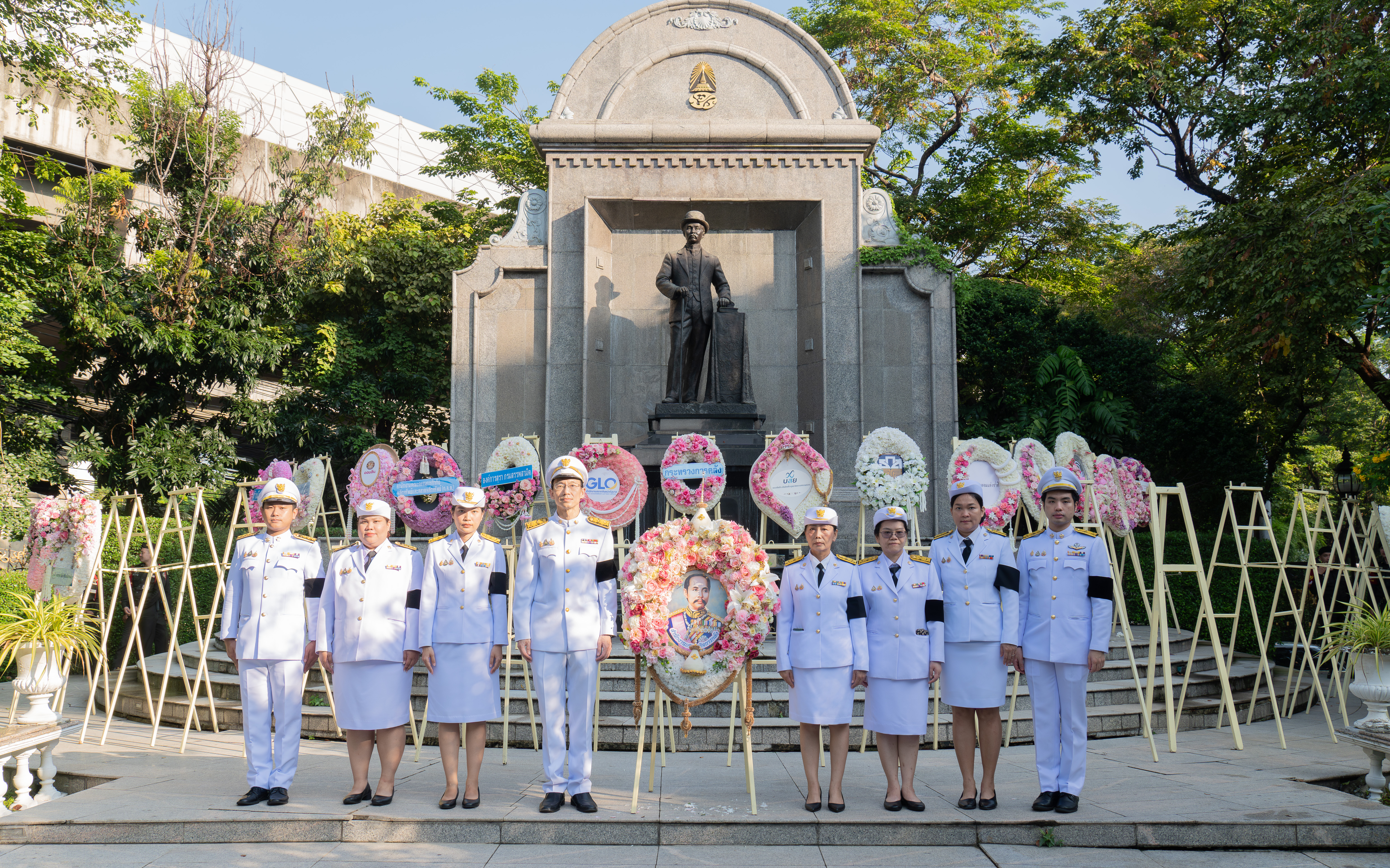 สำนักงานเศรษฐกิจการคลัง (สศค.) เข้าร่วมพิธีวางพวงมาลาถวายสักการะพระบรมราชานุสาวรีย...