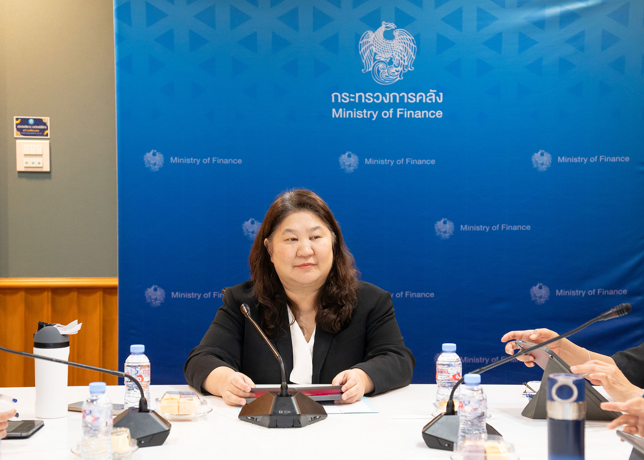 นางสาวสภัทร์พร ธรรมาภรณ์พิลาศ ที่ปรึกษาด้านเศรษฐกิจการเงิน สำนักงานเศรษฐกิจการคลัง เป...