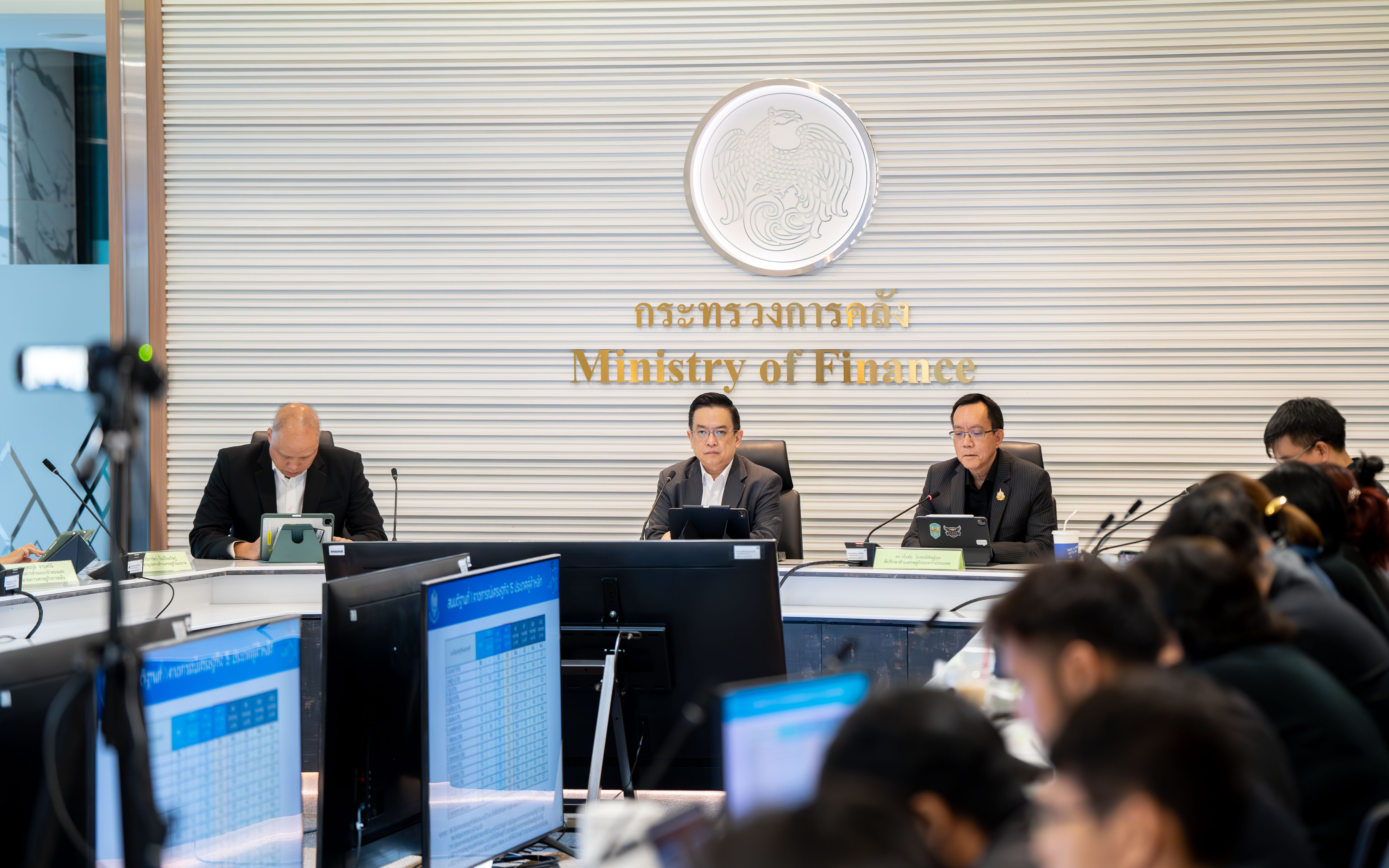 สำนักงานเศรษฐกิจการคลัง (สศค.) แถลงข่าวประมาณการเศรษฐกิจไทย ปี 2569 โดยมีนายวินิจ ว...