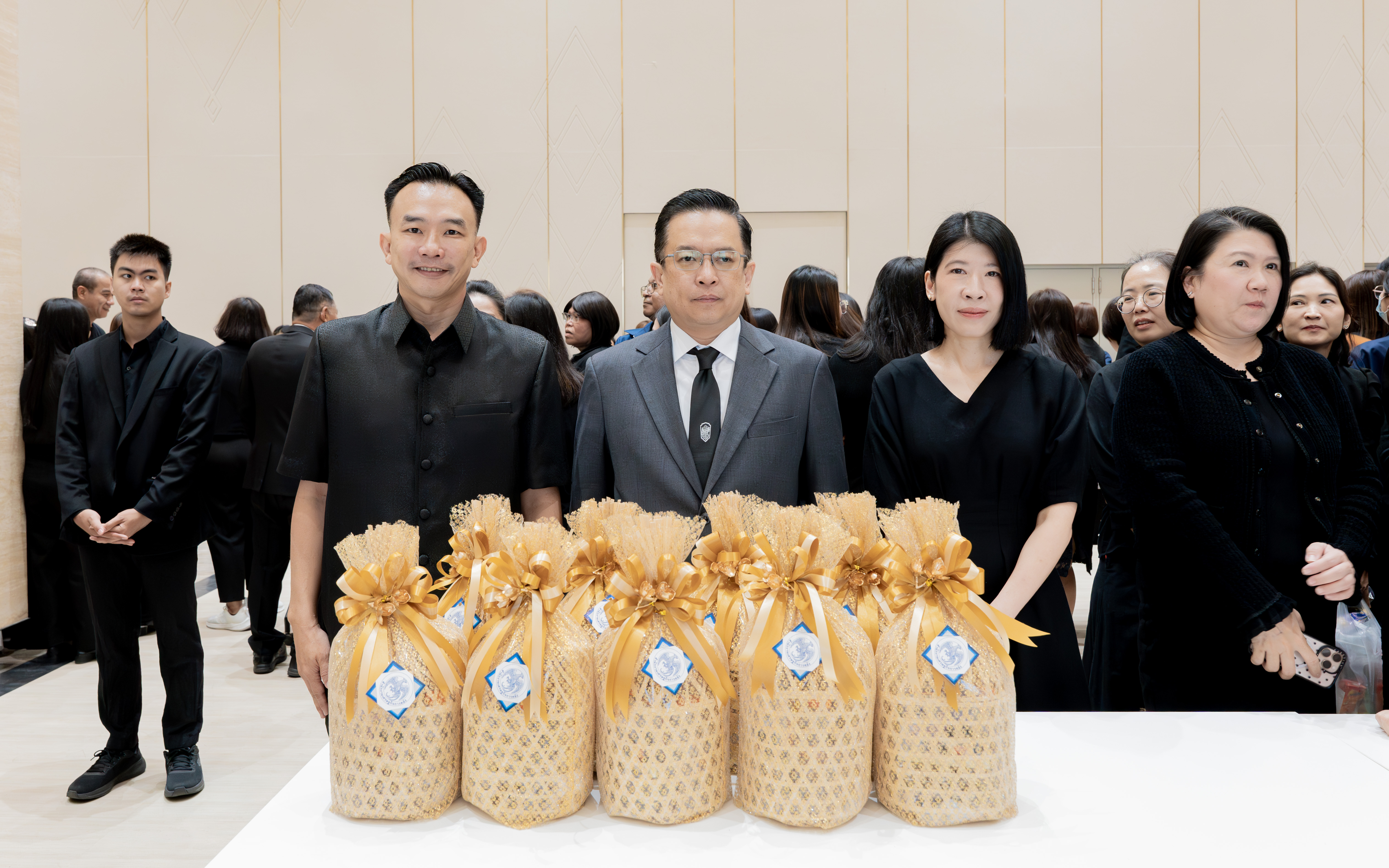 สำนักงานเศรษฐกิจการคลัง เข้าร่วมพิธีเจริญพระพุทธมนต์และทำบุญตักบาตร เนื่องในวันขึ้นป...