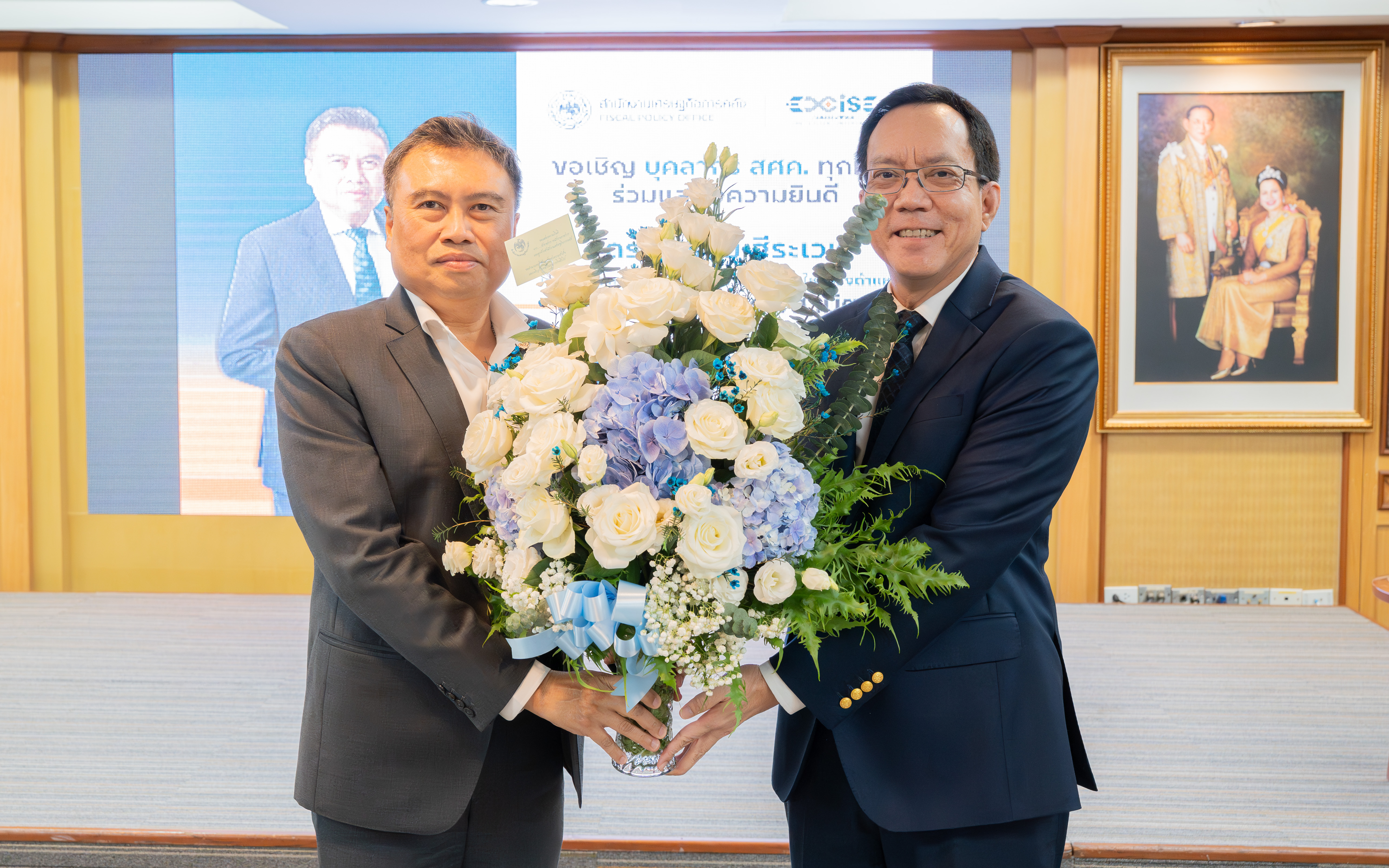 นายวโรทัย โกศลพิศิษฐ์กุล ที่ปรึกษาด้านเศรษฐกิจระหว่างประเทศ สำนักงานเศรษฐกิจการคลัง พร...